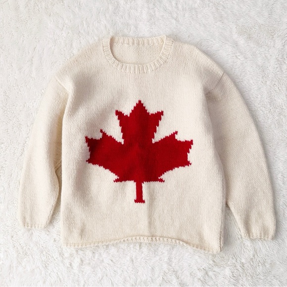Sweaters - VTG Women Cream Wool Maple Leaf Print Oversized Chunky Crewneck Knit Sweater